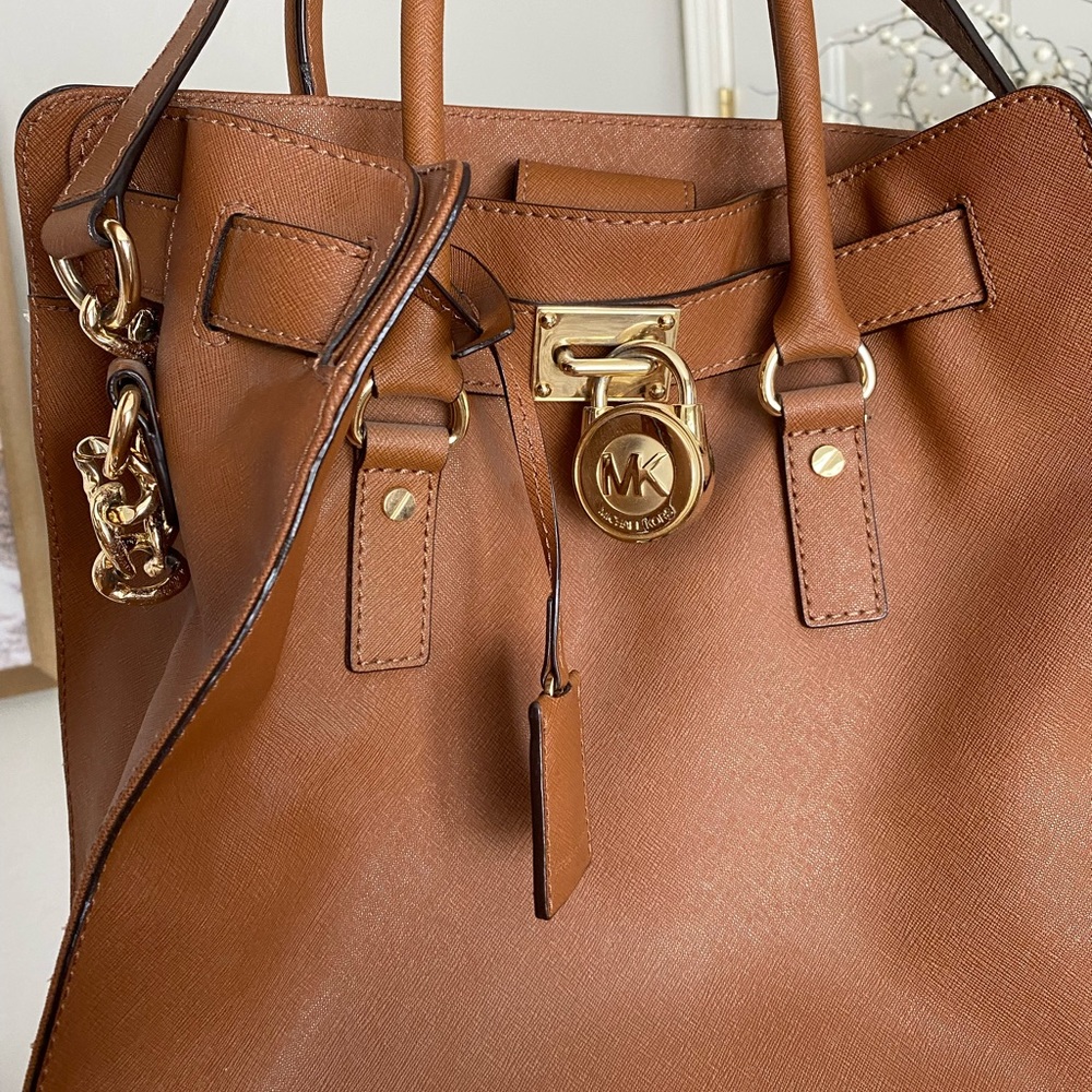 Michael Kors Hamilton Large Shoulder Bag w Lock